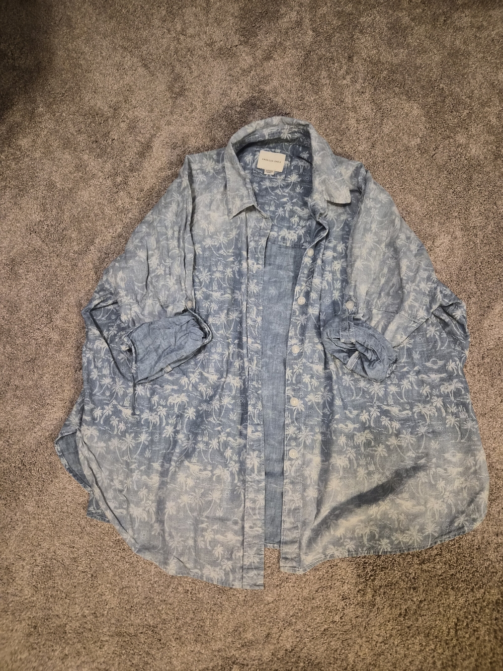 American Eagle Light Blue Palm-Print Button-Up Shirt